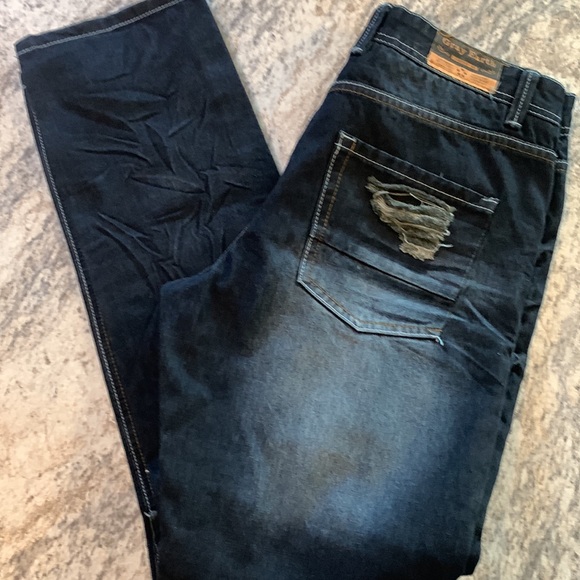 Distressed jeans - Picture 9 of 14